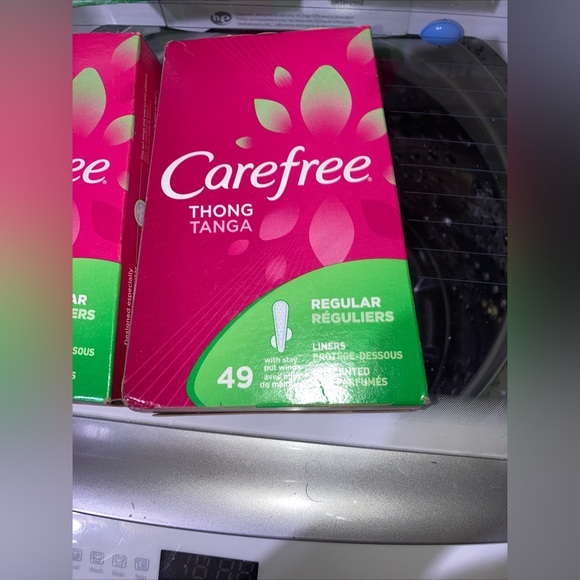 (2) Carefree Liners THONG Regular 49 With stay put wings Unscented 49 ct ea. - Picture 3 of 5